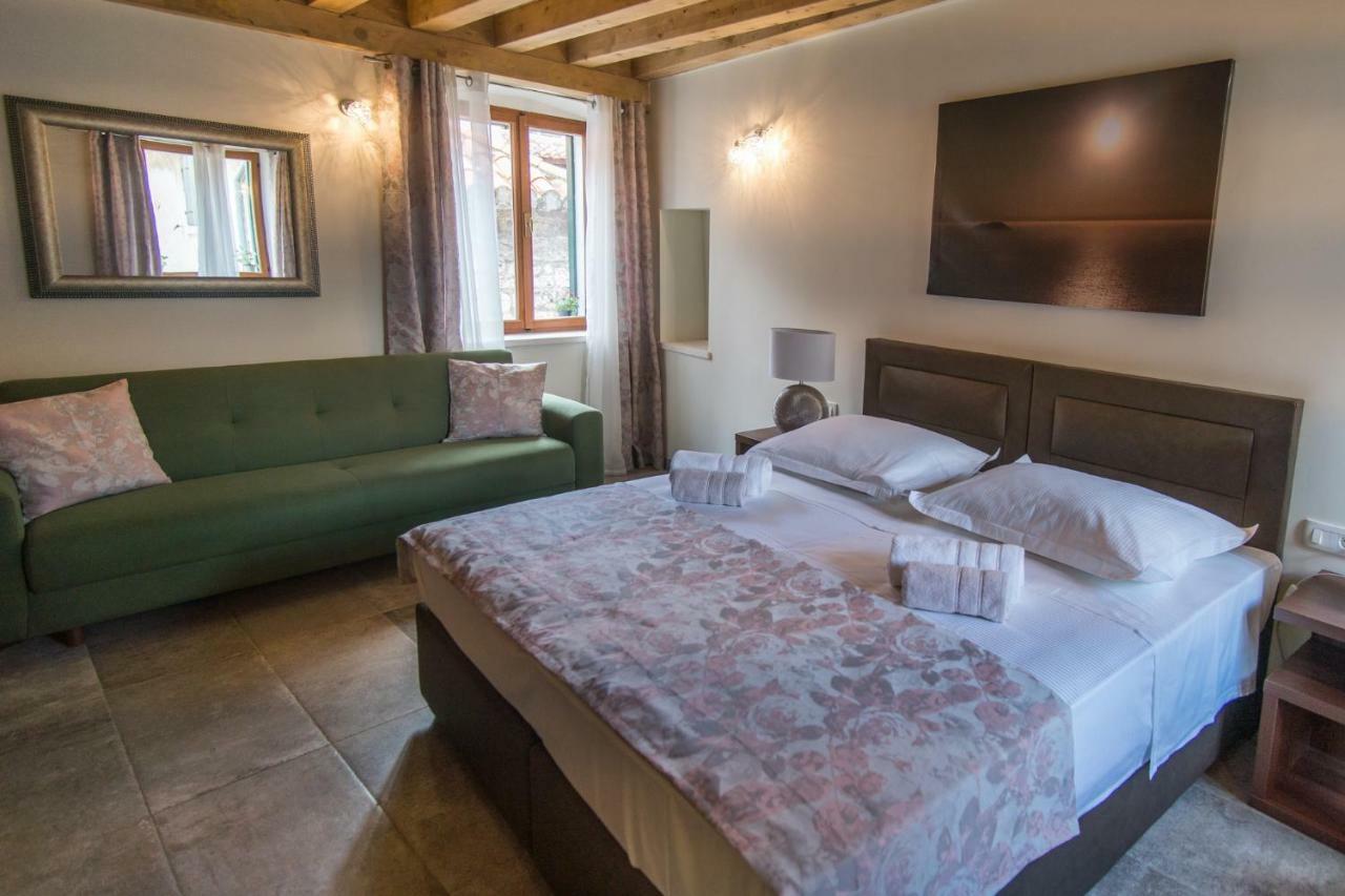 Jr Luxury Guesthouse2 Split Eksteriør bilde